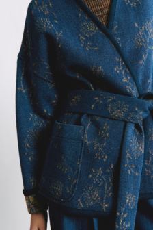 Coupon 250 - Jacquard denimblauw met twijgjes fi