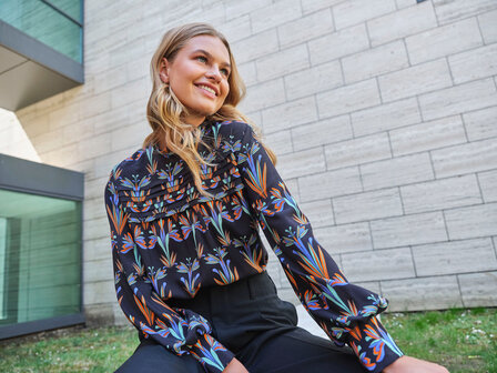 Coupon 220/ Viscose - Donkerblauw met artdeco bloem jupe