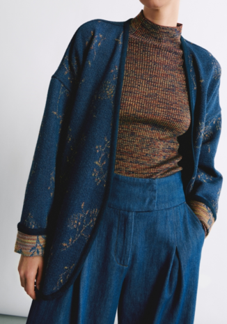 coupon 100 / Jacquard denimblauw met twijgjes fi