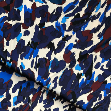 Coupon 195 / Viscose stretch - Kleurenpalet blauw bordeaux tinten