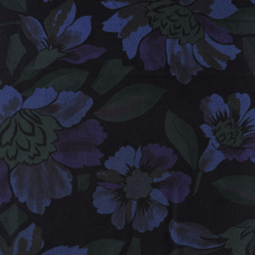 Coupon 200 /Viscose - Donkere winterbloem op zwart